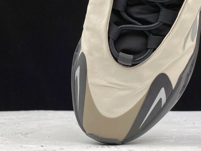 MNVN Adidas Yeezy FY3729 Bone Boost 700 0822